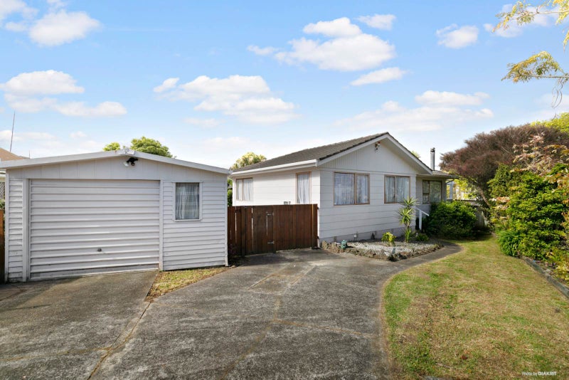 14 George Herring Place, Glen Eden, Auckland - Carousel 1