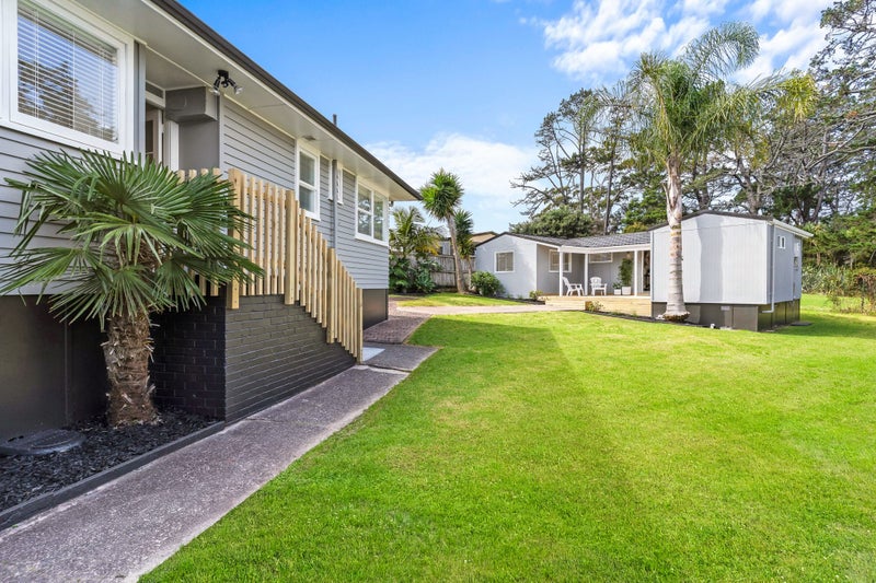 7 Thornlow Street, Glendene, Auckland - Carousel 1