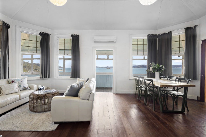 35 Ferry Road, Days Bay, Lower Hutt - Carousel 2