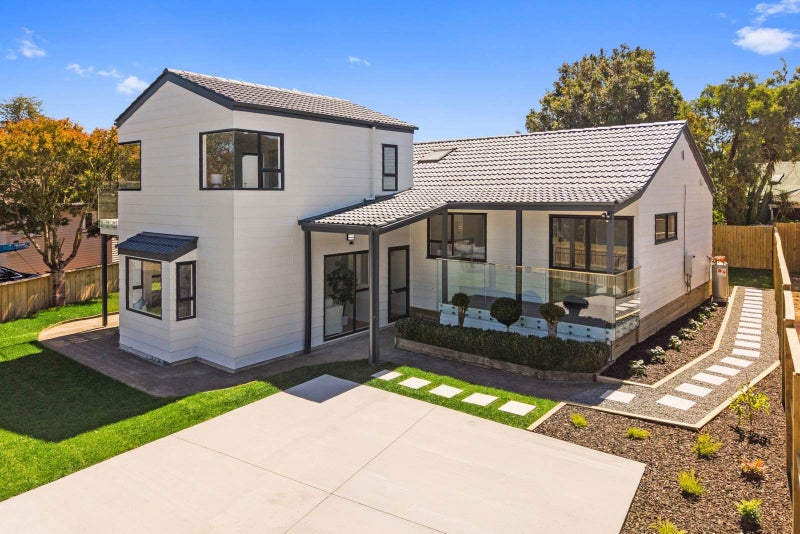 1 Awatahi Place, Greenhithe, Auckland - Carousel 2