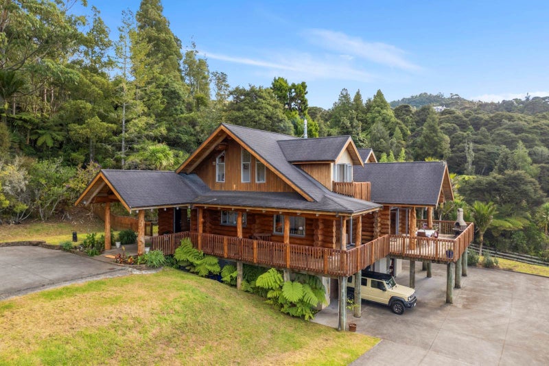 847 West Coast Road, Oratia, Waitakere City, Auckland - Carousel 1