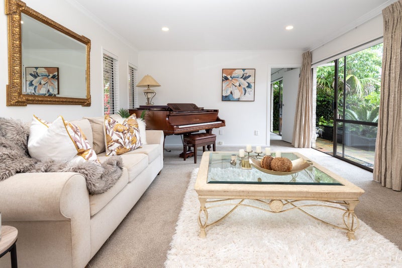 12 Coquille Place, Half Moon Bay, Auckland - Carousel 2