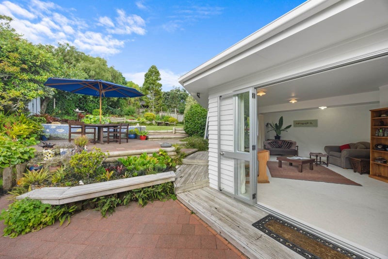 25 Seaton Road, Murrays Bay, Auckland - Carousel 1