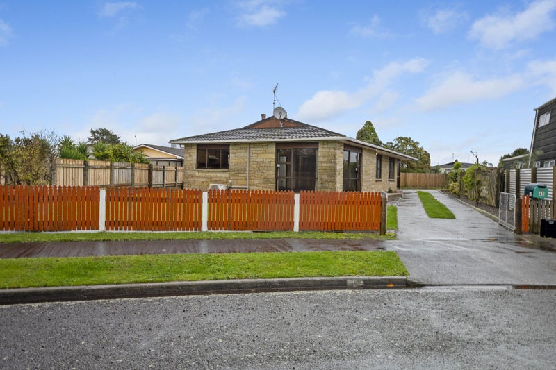 45 Murray Avenue, Hawera - Carousel 1