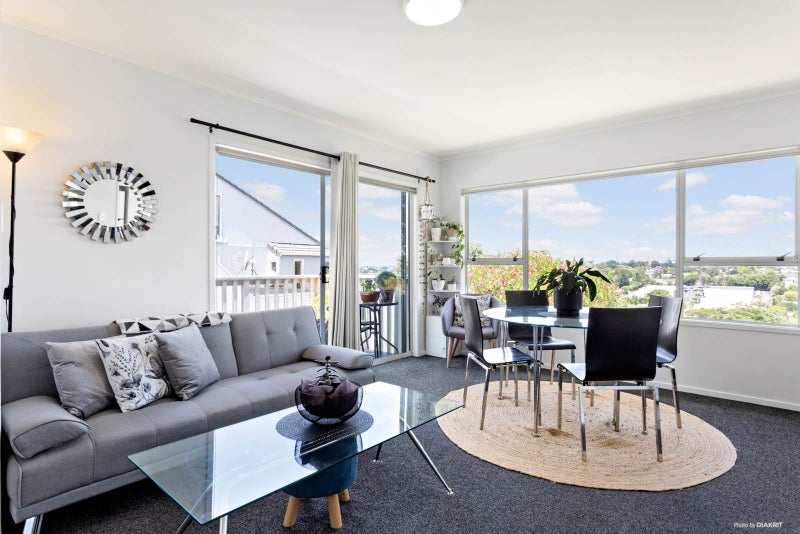 1/51A Target Road, Totara Vale, Auckland - Carousel 1