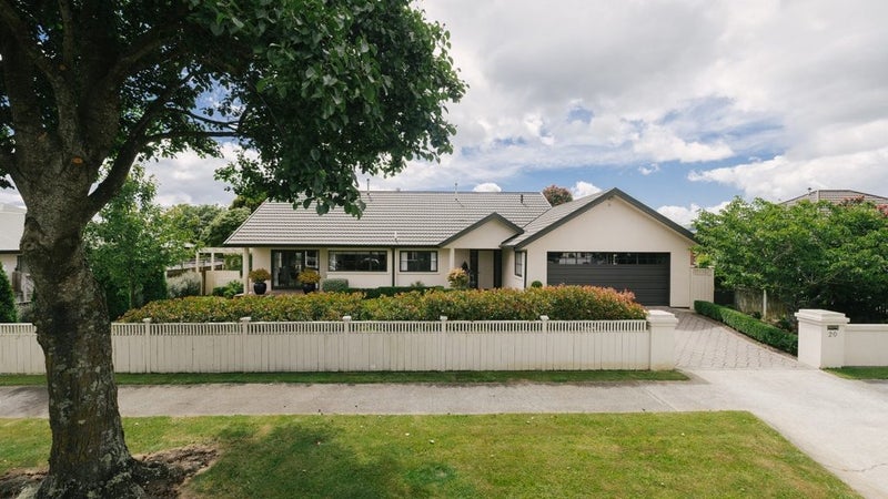 20 Abby Road, Fitzherbert, Palmerston North - Carousel 1