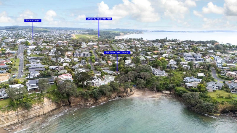 2/8 Gray Crescent, Torbay, Auckland - Carousel 1