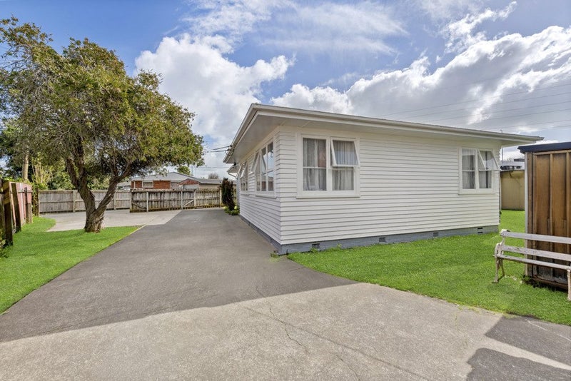 1/10 Dolphin Street, Pakuranga, Auckland - Carousel 2