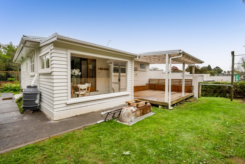 7 Upjohn Street, Brooklands, New Plymouth - Carousel 1