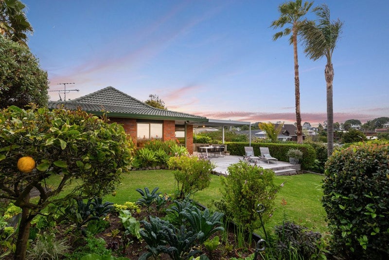 22 John Dee Crescent, Red Beach, Red Beach - Carousel 1