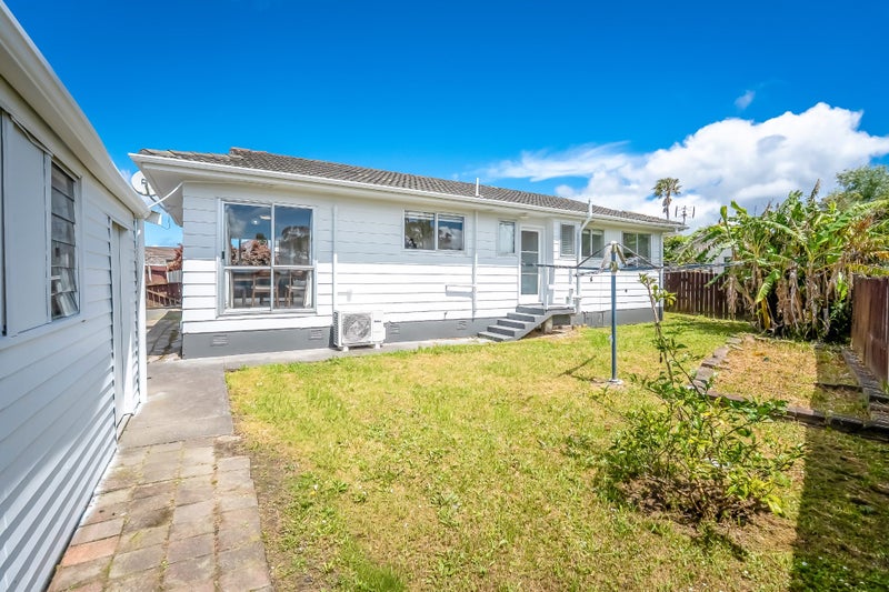 2/3 Edwin Freeman Place, Ranui, Auckland - Carousel 2