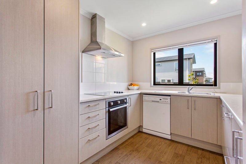 16 Ipukarea Street, Weymouth, Auckland - Carousel 2