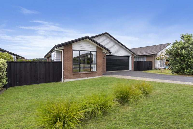9 Orchard Terrace, Riverhead, Riverhead - Carousel 1