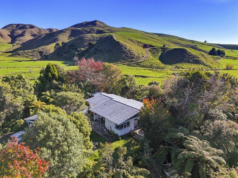 594 Waitohu Valley Road, Manakau, Otaki - Carousel 1