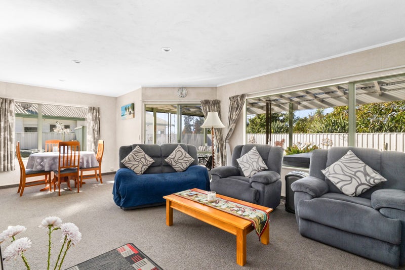 2/15 Burness Road, Greenmeadows, Napier - Carousel 1