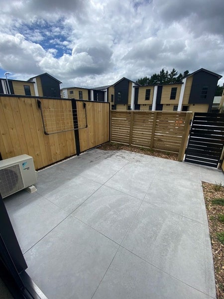 16 Te Ara o Ralph Olsen, Wainuiomata, Lower Hutt - Carousel 11