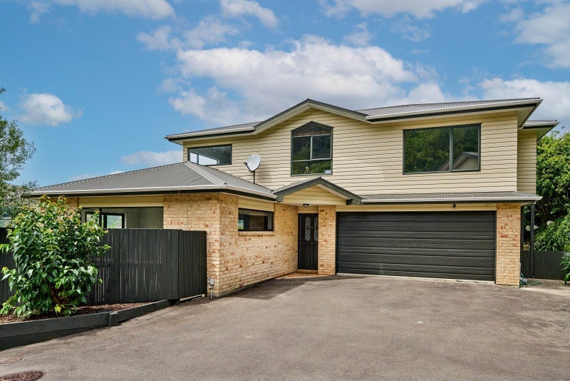 5 Bishops Glen, Tawa, Wellington - Carousel 1