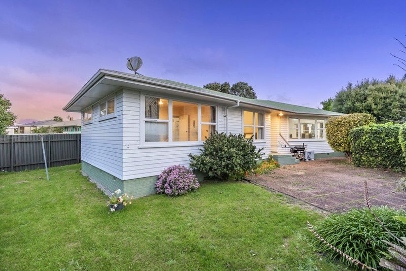 67 Te Kanawa Crescent, Henderson, Waitakere City, Auckland - Carousel 1