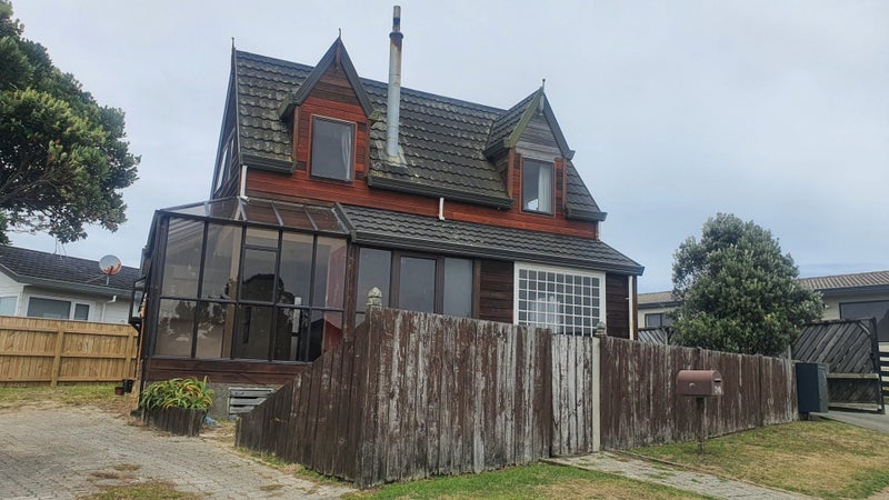 1/6 Jasmine Grove, Maungaraki, Lower Hutt - Carousel 1