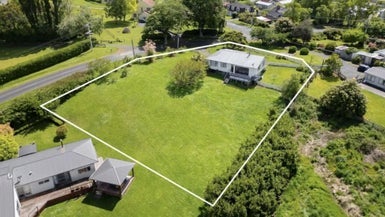 81 Foster Road, Temple View, Hamilton - Carousel 1