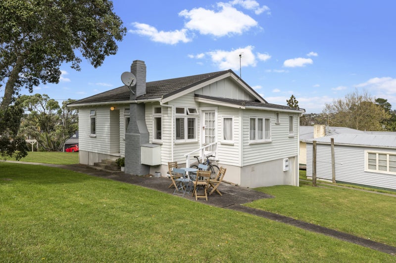 50 Woodlands Crescent, Browns Bay, Auckland - Carousel 1