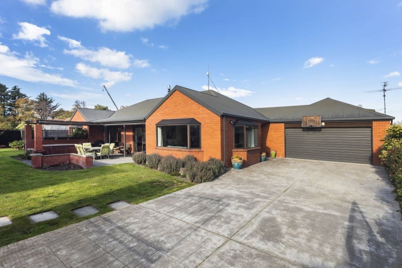 15 Stanton Place, Woodend, Woodend - Carousel 2