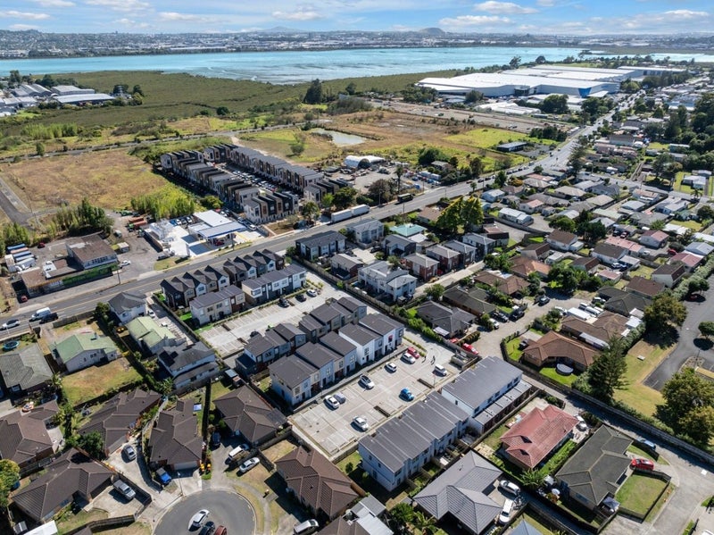 15 Aumarire Lane, Favona, Auckland - Carousel 13