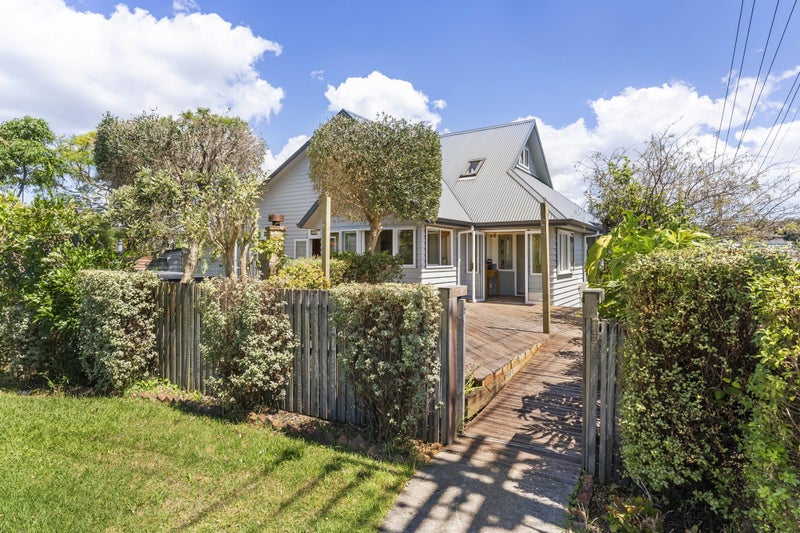 83B Sale Street, Cockle Bay, Auckland - Carousel 1