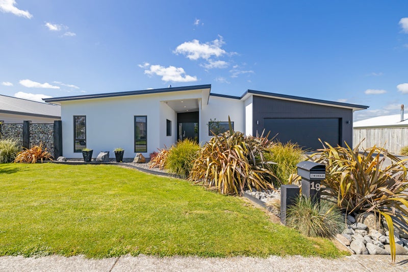 19 Hartley Avenue, Carterton - Carousel 30