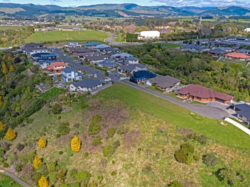 22 Silkwood Place, Fitzherbert, Palmerston North - Carousel 4