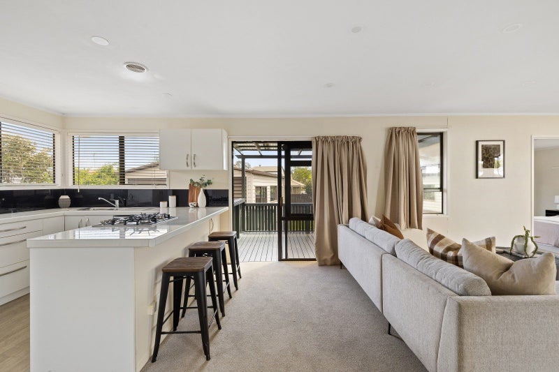 51 Gilbass Avenue, Hamilton Lake, Hamilton - Carousel 2