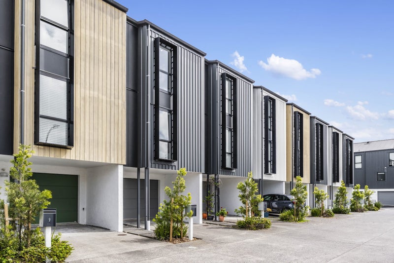 11 Lange Mews, Mount Wellington, Auckland - Carousel 1