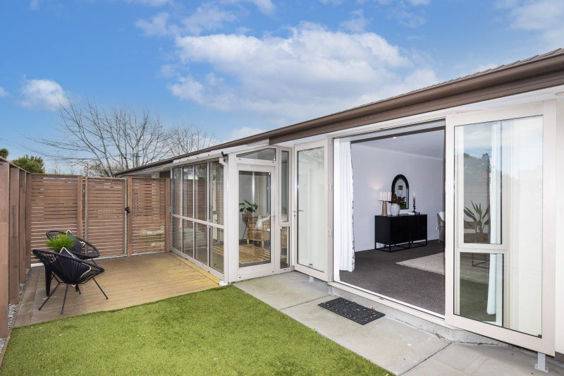 2/28 Oxley Avenue, St Albans, Christchurch - Carousel 1