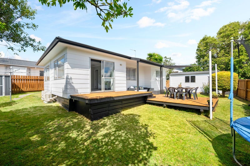 8C Huia Avenue, Forest Lake, Hamilton - Carousel 1