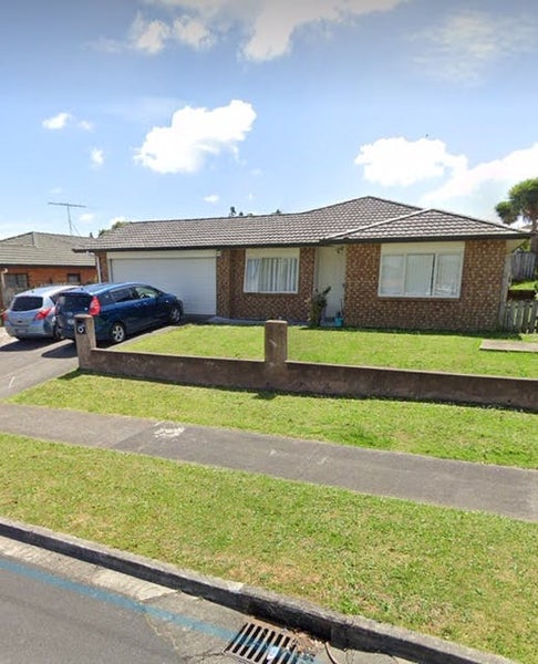 52 Glenveagh Park Drive, Weymouth, Auckland - Carousel 1
