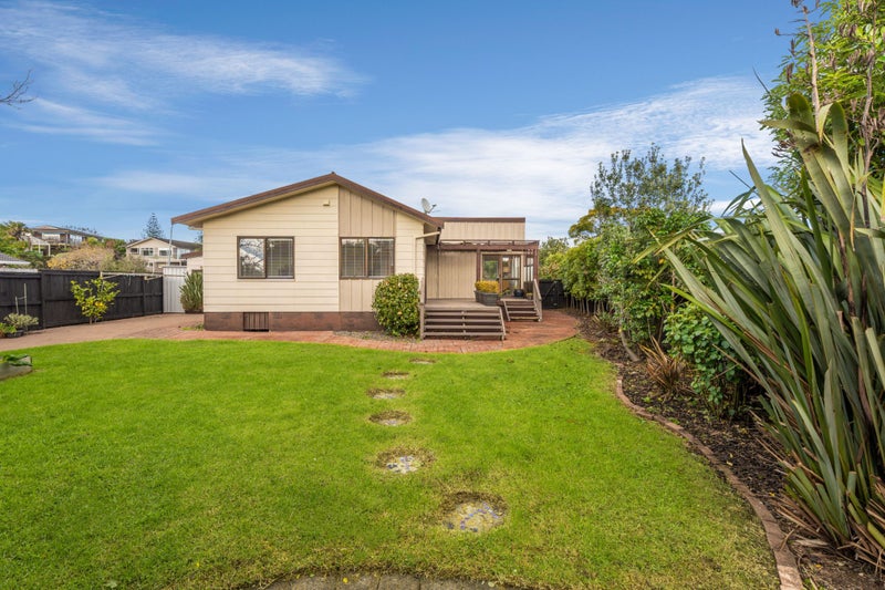 8 Chipping Dale, Mangere Bridge, Auckland - Carousel 1