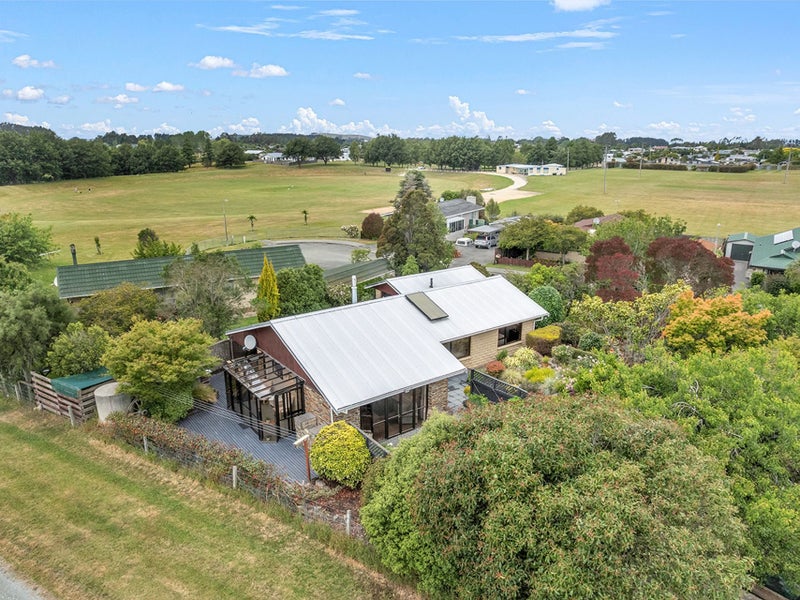 8 Parklane Place, Weston, Oamaru - Carousel 1