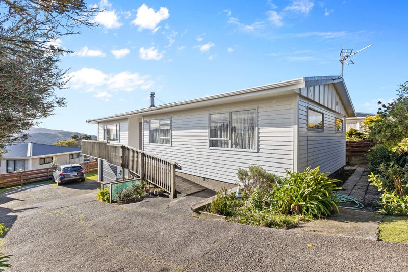 33 Carluke Street, Paparangi, Wellington - Carousel 1