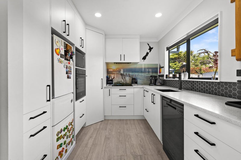 8 Bucksburn Place, Greenmeadows, Napier - Carousel 1