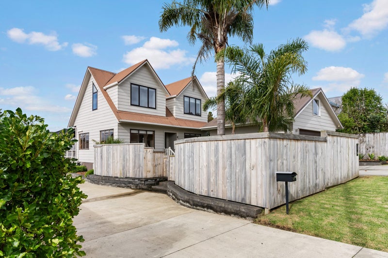 12 Cleve Road, Green Bay, Waitakere City, Auckland - Carousel 1