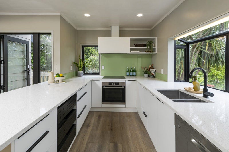 33 Waipuia Place, Greenhithe, Auckland - Carousel 2