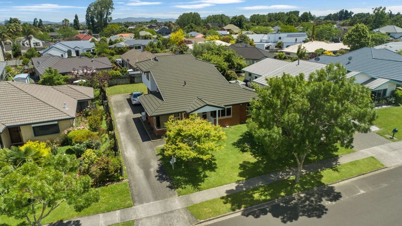 21 Huntington Drive, Huntington, Hamilton - Carousel 1