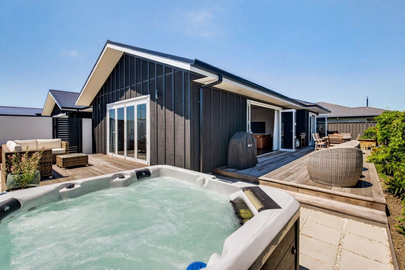 11 Whangaehu Place, Te Awa, Napier - Carousel 1