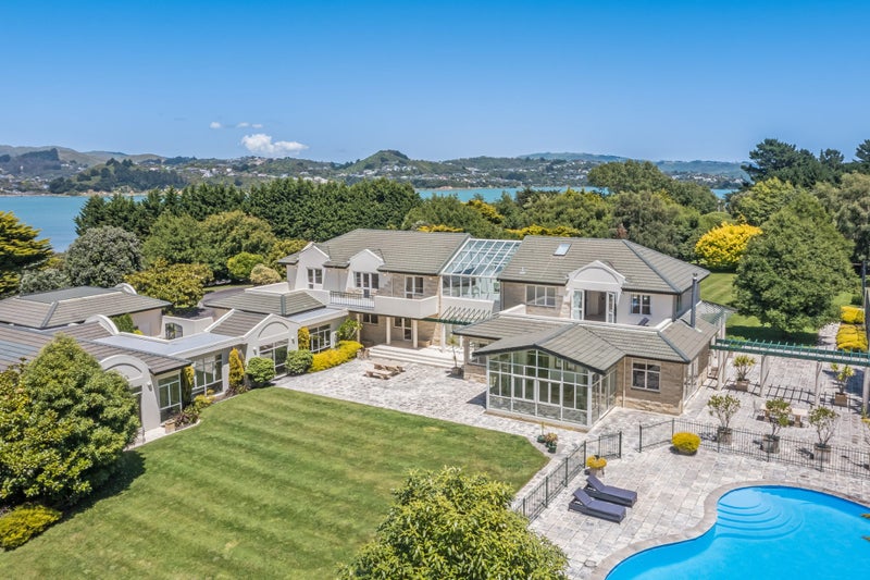 377 Grays Road, Porirua - Carousel 1