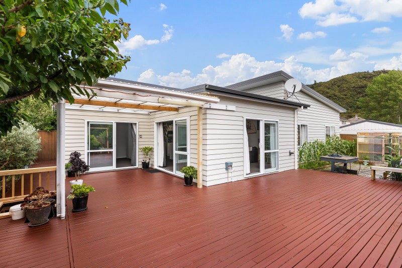 209A Waddington Drive, Naenae, Lower Hutt - Carousel 1