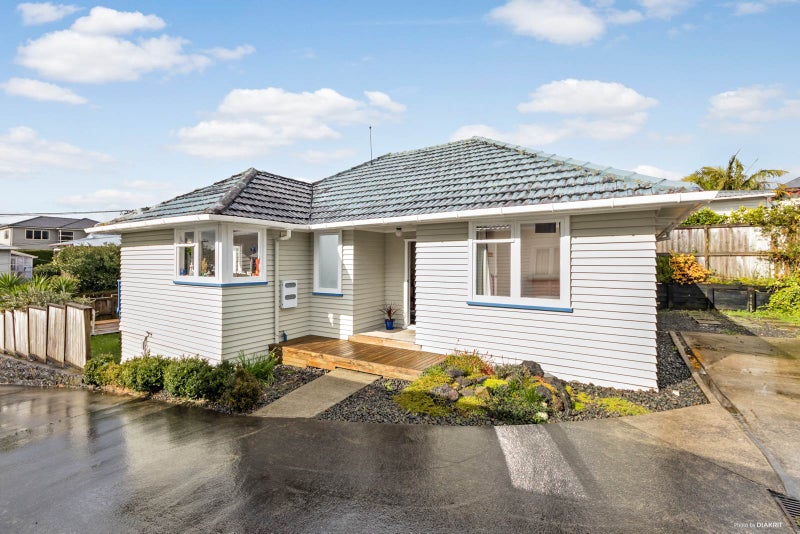 15A Mons Avenue, Mount Roskill, Auckland - Carousel 1