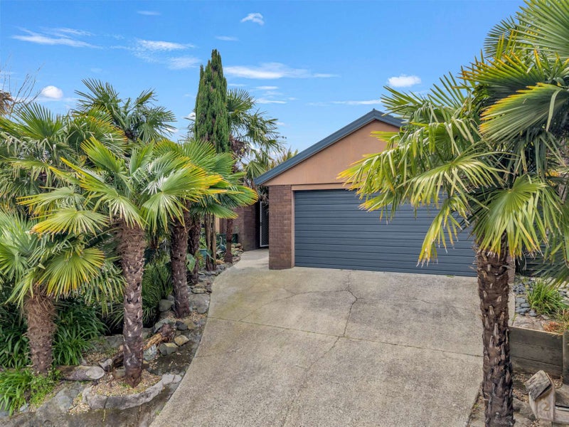 2 Saxon Woods Drive, Rototuna North, Hamilton - Carousel 2