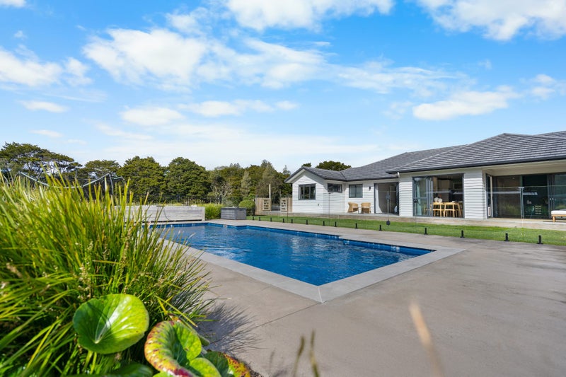 19 Kahika Grove, Huapai, Kumeu - Carousel 1