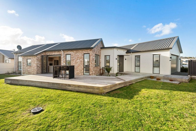 47 Angiangi Crescent, Beachlands, Auckland - Carousel 2