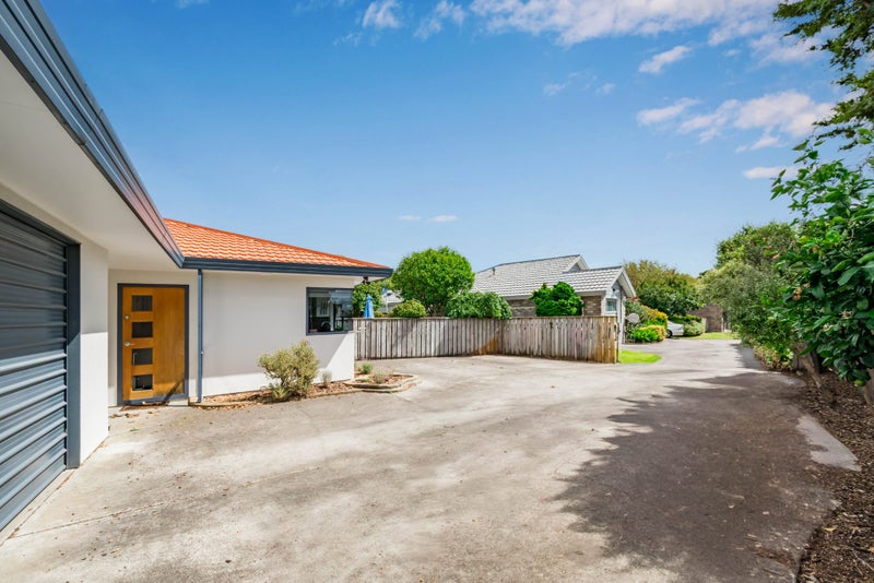 18 Robert Grove, Paraparaumu - Carousel 15